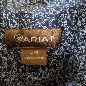 Men's Ariat size Large button down shirt